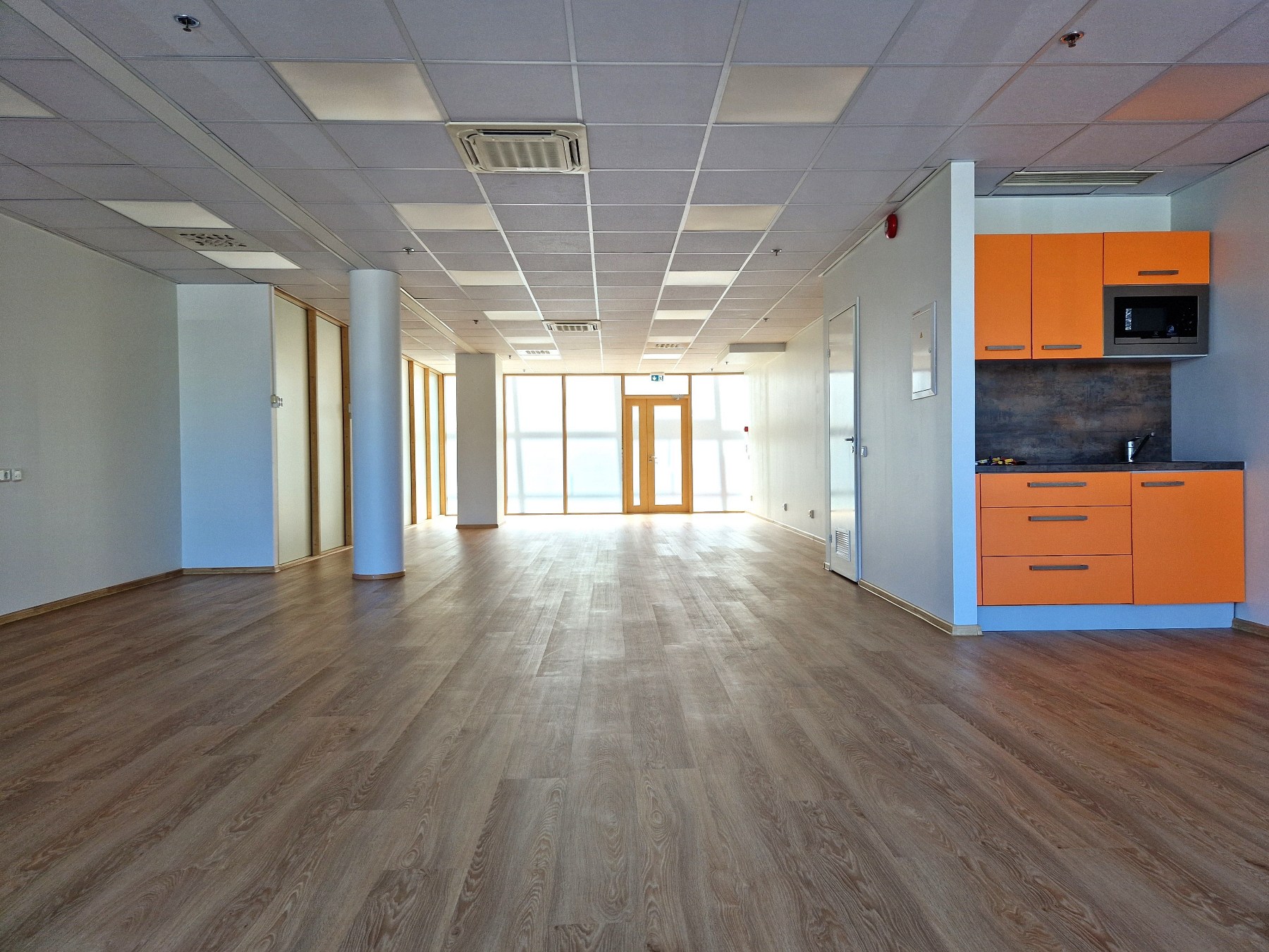 Kaubandus- ja büroopinnad ühes Pärnu parimas ärilises asukohas