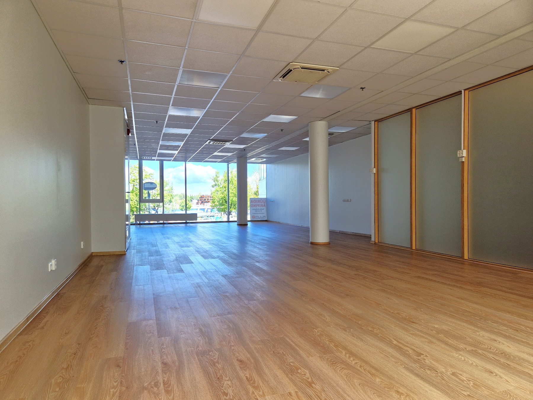 Kaubandus- ja büroopinnad ühes Pärnu parimas ärilises asukohas